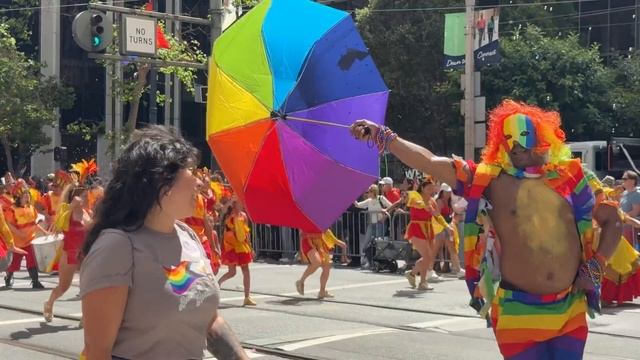 SAN FRANCISCO PRIDE🌈 🇺🇸 ర్యాలీ 2024🌟| మార్కెట్ Street లో తీన్మార్ Dance లు😄 |4K| #teluguvlogs смотреть онлайн