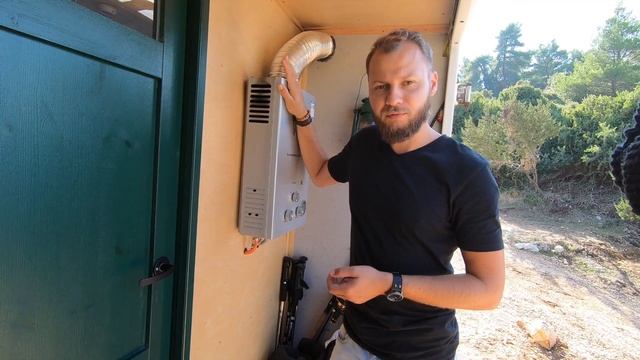 Jak zbudowaliśmy i jak mieszkamy w naszym campervanie - Elcamper (box truck camper van conversion) смотреть онлайн