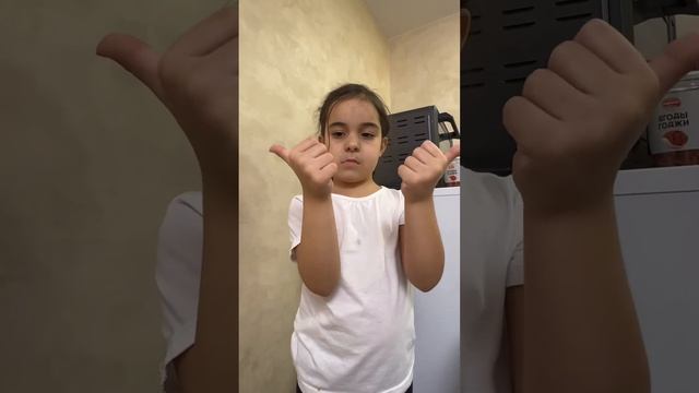 Новую распальцовку выучила #распальцовка #моника_патимейкер #shortsvideo #тренды смотреть онлайн
