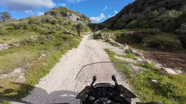 Tens de CONHECER estas GRUTAS смотреть онлайн