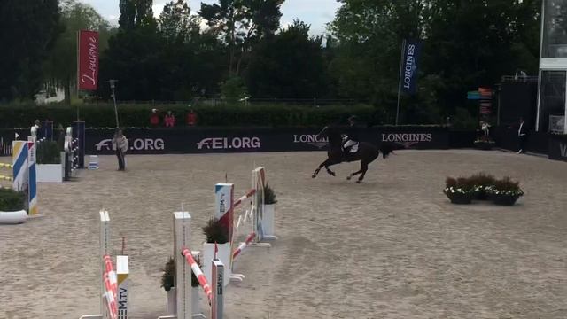 Lector vd Bisschop 1.35m Lausanne смотреть онлайн
