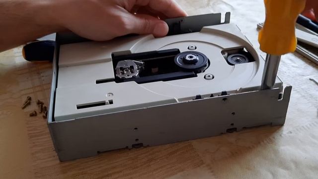 14. CD-ROM привод CREATIVE CR-563-B. CD-ROM drive CREATIVE CR-563-B. смотреть онлайн