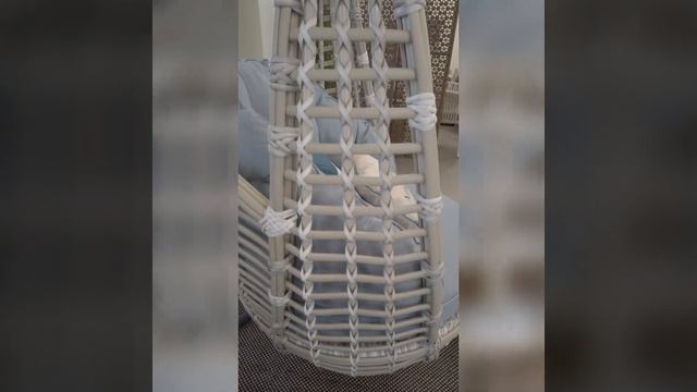 Подвесное кресло из искусственного ротанга Кастриес от фабрики плетеной мебели Malacca