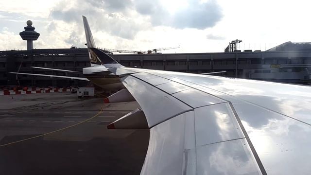 Singapore Airlines SQ962 Airbus A350-900 XWB (SIN-CGK) Boarding, Push Back, Taxi, Takeoff смотреть онлайн