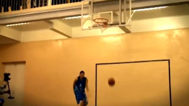 SHAL DUNKS. BEST WHITE DUNKER IN THE WORLD 2012???.mpg