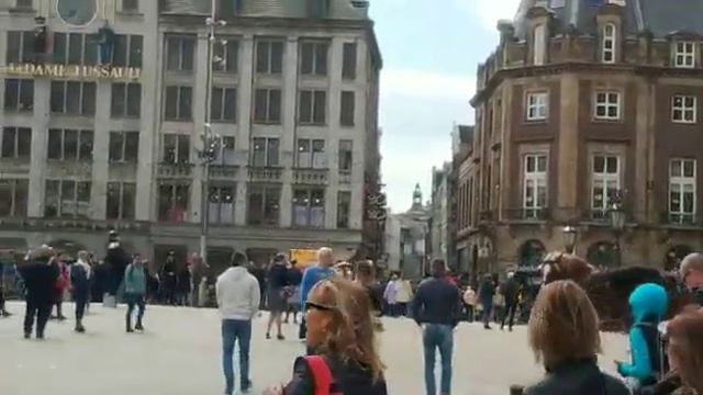 На площади Дам. Амстердам. Нидерланды.2018 смотреть онлайн