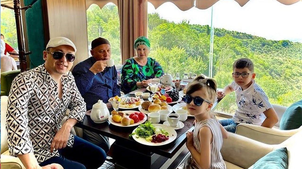 Bunyodbek Saidov Ota Onasi Va Farzandlari Bilan Hordiq Chiqarmoqda 2021