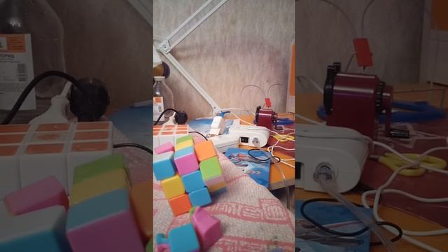 Показывал мой рекорд по сборке кубика Рубика и попнул куб смотреть онлайн