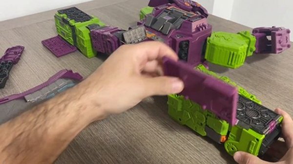 Videorece ITA: Transformers Scorponok Earthrise Titan Class G1 Style