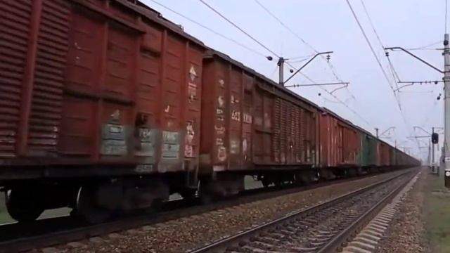 Грузовой поезд. Электровозы ВЛ8м-1482 и Электровоз ВЛ11М6, 2-ва Электровоза с грузовым поездом смотреть онлайн