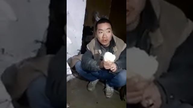 Как он ест лук смотреть онлайн