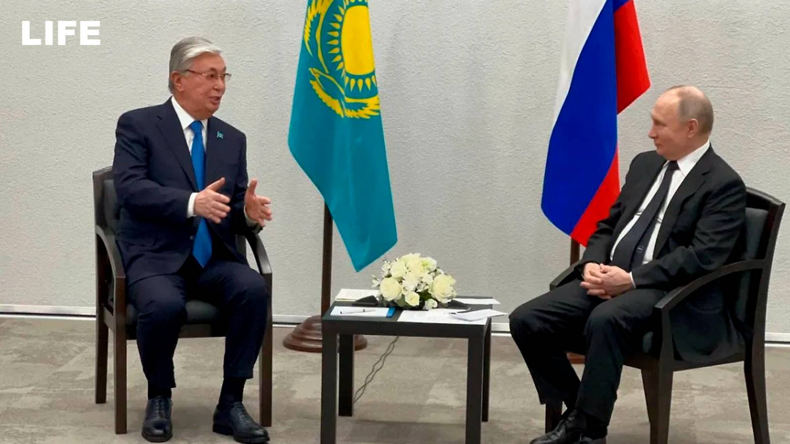 Путин участвует в российско-казахстанских переговорах смотреть онлайн