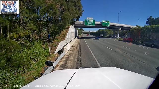 Speeding driver crashes into Ute - Beenleigh QLD смотреть онлайн