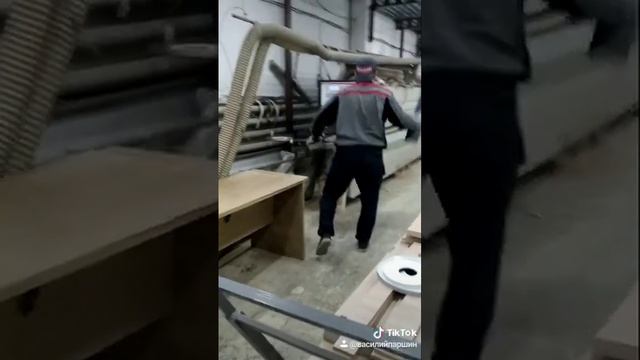 Танцы на работе 🔥🔥🔥👍 смотреть онлайн