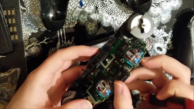 Let's Clean: Sony PS4 Controller смотреть онлайн