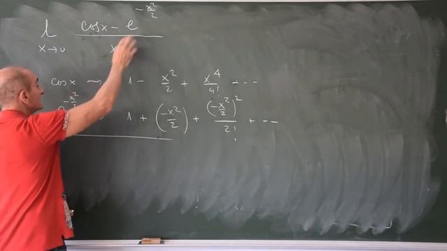 Límite x tiende a 0 de (cos x-e^(-x^/2))/x con polinomios de Taylor infinitésimos equivalentes смотреть онлайн