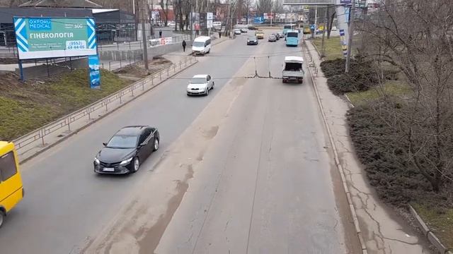 Трафик машин по Николаевскому шоссе до площади и с площади Победы. Херсон 01.03.21 смотреть онлайн