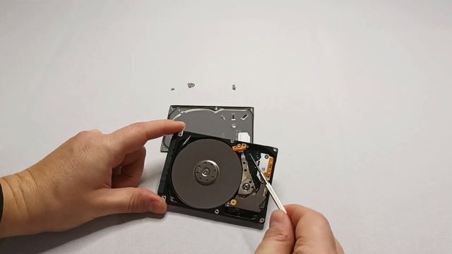 Can I Really Fix a Hard Drive Myself? Is It Possible to Fix an HDD at Home? PCB and Platter Swap. смотреть онлайн