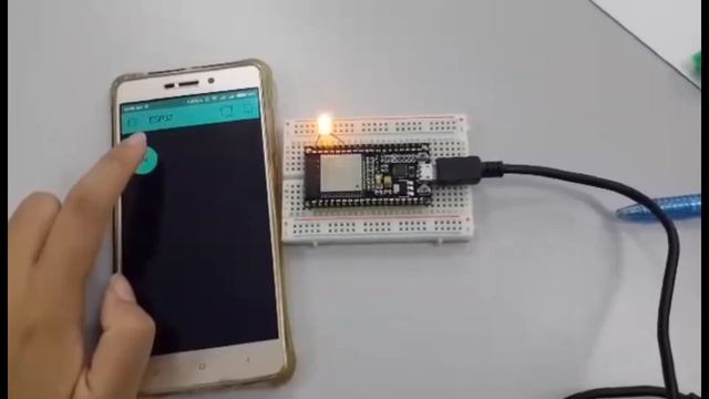 Use ESP32 to control LED with Blynk via WiFi смотреть онлайн