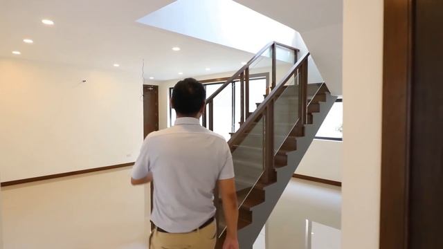 House Tour P42 • The QUINESSENTIAL Modern House, Brand New House for Sale in BF Homes, Paranaque смотреть онлайн