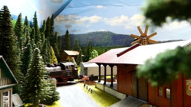 ь2032 steam locomotive with refrigerator wagons (Piko BR80 Junior & Piko wagons) смотреть онлайн