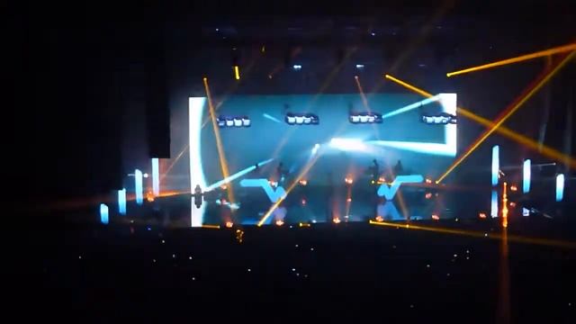 Stromae concert 11 08 03 2014 Amiens Je cours смотреть онлайн