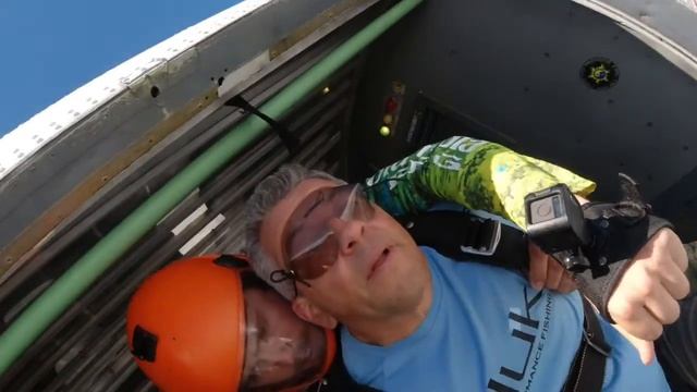 Another Successful Tandem Skydive at Skydive Tennessee with Glenn Price from Murfreesboro, TN смотреть онлайн
