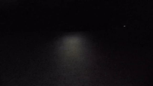 NEXTORCH E6 900 LUMENS throwing its beam of light over 300 LUMENS tactical style light смотреть онлайн