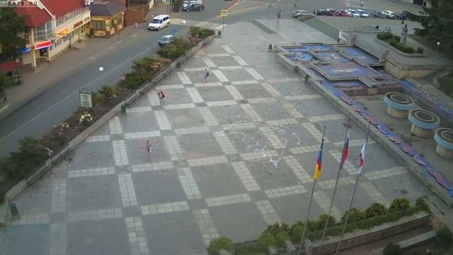 Вебкамера "Площадь Советская". Запись 11.06.2017 20:00:04 смотреть онлайн