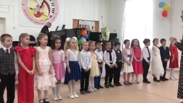 Муз.Г.Струве, сл.Н.Соловьевой "Гамма для мамы" исполняет хор 1 класса "ДШИ N2" г.Саратов смотреть онлайн