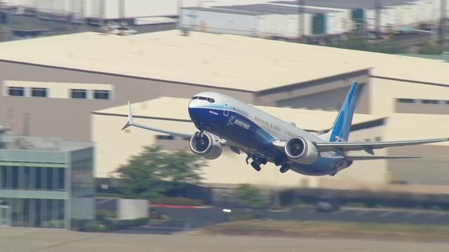 Boeing 737 MAX 10 N27751 Departing Boeing Field смотреть онлайн