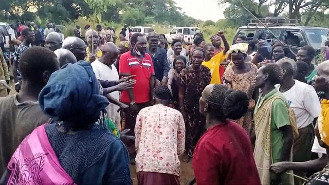King Vitali Abure of Hujang Kingdom receipt ion during Efira in Tirrangore Kenya. смотреть онлайн