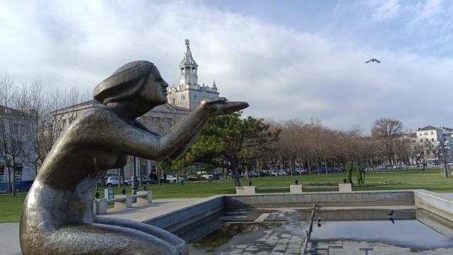 Скульптура Дарующая воду в Новороссийске 🐬🐬👍 смотреть онлайн