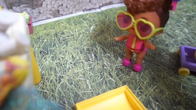 LOL SURPRISE DOLLS Have A Yard Sale To Make Money! смотреть онлайн