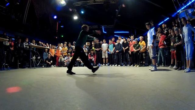 Из Архива All Generation 3 bboy Kasta (Ли Андрей) vs bboy Gorev (Костя Горев) смотреть онлайн