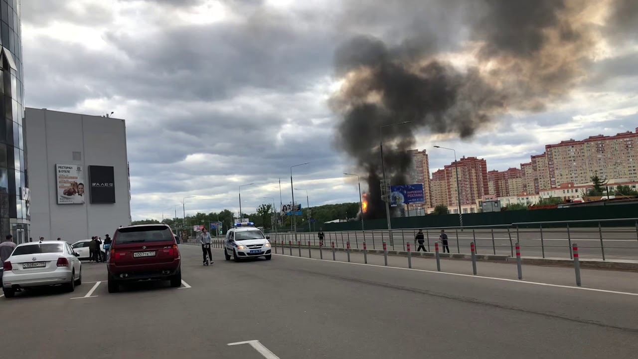 Пожар у ТРК Новомосковский (г. Московский) смотреть онлайн