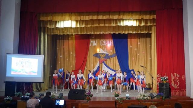 Флешмоб "Голоса Крыма" ко Дню народного единства в городе Белогорск смотреть онлайн