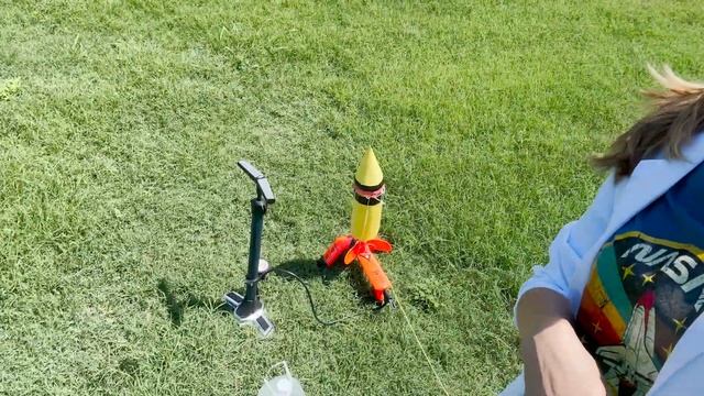 Newton's Laws of Motion | Water Bottle Rockets смотреть онлайн