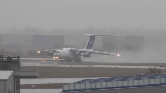 SILKWAY IL-76TD, 4K-AZ102 - STORMY + WET TAKE OFF in Berlin / BER смотреть онлайн