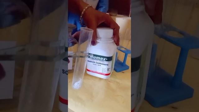 Reaction of hydrochloric acid with sodium carbonate#short #viral#status #experiment #sciencel смотреть онлайн