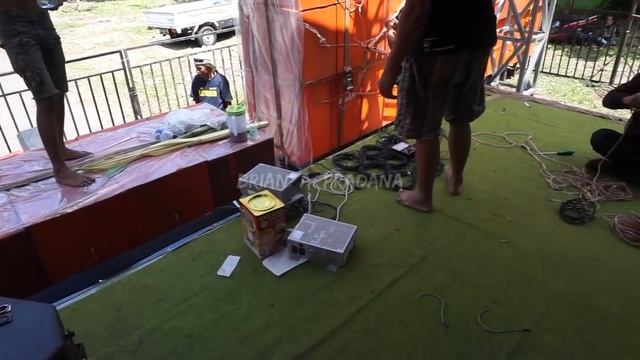 Persiapan Strom Sound Blitar Dengan 100 Subwofer & Live DJ At Bukit Teletubis Blitar | Part 2 смотреть онлайн