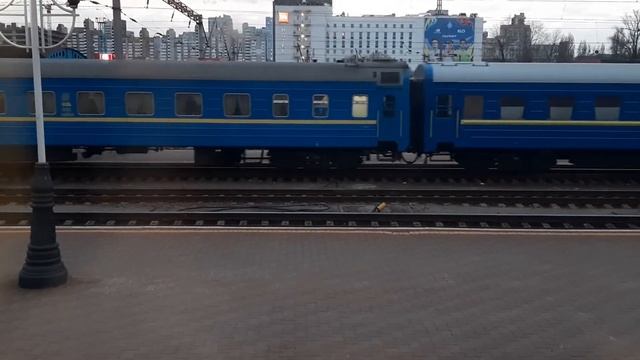 Поезд 117/118 Киев-Черновцы отправляеться со станции Киев Пасс смотреть онлайн