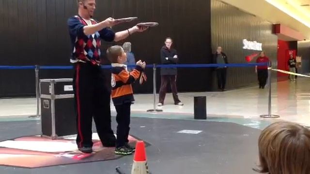Zero Gravity Circus at Seaway Mall смотреть онлайн