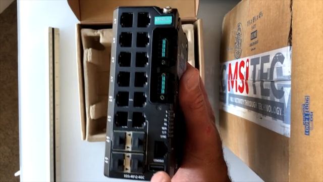 Unbox Moxa EDS-4012 Ethernet Switch смотреть онлайн