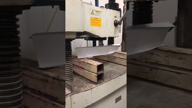 Perfil de alma abierta tipo I. Ensaye a flexión sobre eje X-X. смотреть онлайн