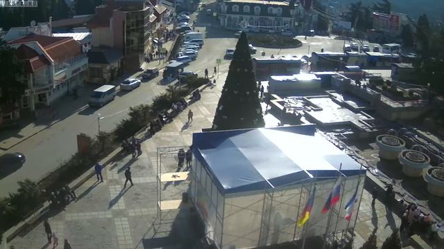 Вебкамера "Площадь Советская". Запись 02.01.2017 13:00:04 смотреть онлайн