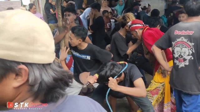 jaranan || janturan kuda kepang,ini baru medem masal ,banyak cewek cantik ,hampir kesurupan смотреть онлайн