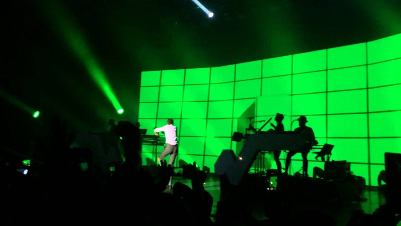#Stromae – Alors on danse смотреть онлайн