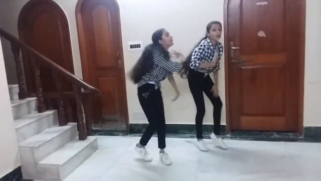 mai tera boyfriend tu meri girlfriend ( dance cover ) by Niki and shreya смотреть онлайн