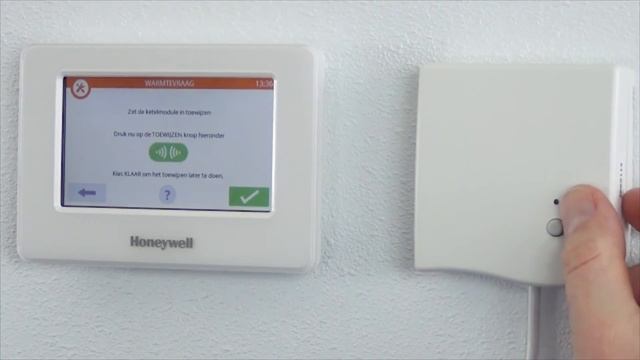 R8810 OpenTherm module toewijzen aan evohome Wi-Fi | Honeywell Home смотреть онлайн